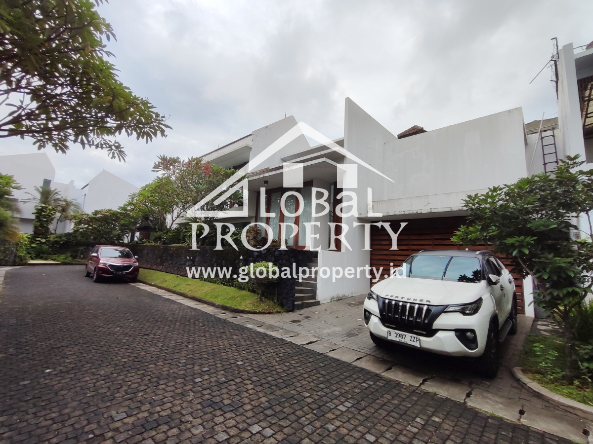 Dijual Rumah Asri Kemang Timur